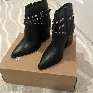 Steve Madden black booties size 7